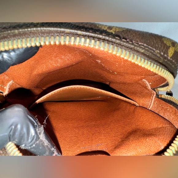 LOUIS VUITTON Amazone Monogram Crossbody Shoulder Bag - Picture 6 of 15